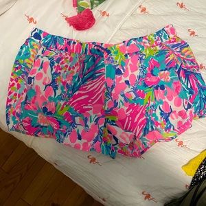 Lilly Pulitzer Gumbo Limbo run around short. XL